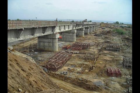 Bridge 77 at Jammalamadugu was constructed by local contractor Essvy Group in 2007-08.